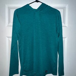 Pategonia Capilene cool daily hoodie - borealis green.